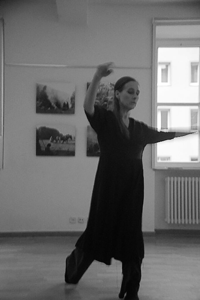 Bild Helga Seewann Tanzperformance, griechisches Haus, westendstudios